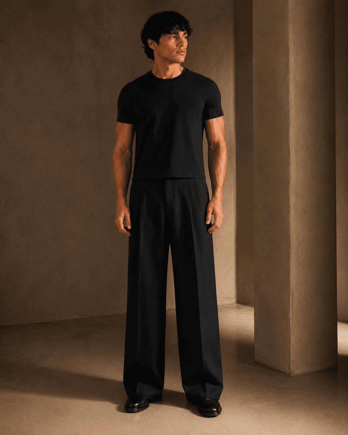 Polo Muscle Fit Crop negro vista lateral
